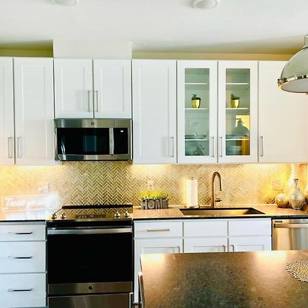 Lavish 1 Bedroom Suite-Downtown Даллас Екстер'єр фото